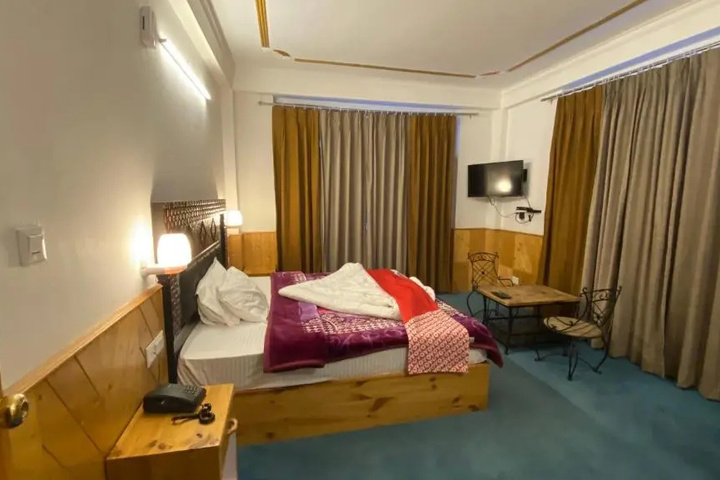Room 4 of 13