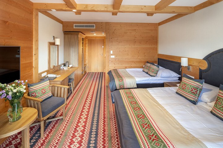 Room 14 of 90
