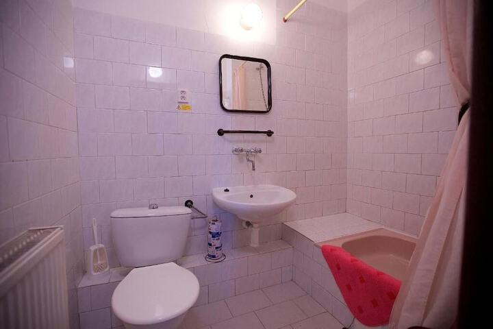 Room 20 of 33