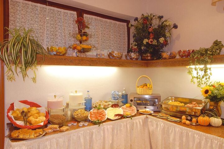 Dining 48 of 57