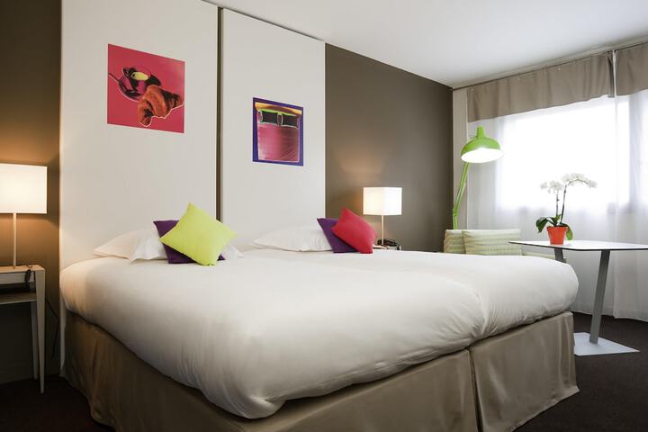 Room 18 of 37