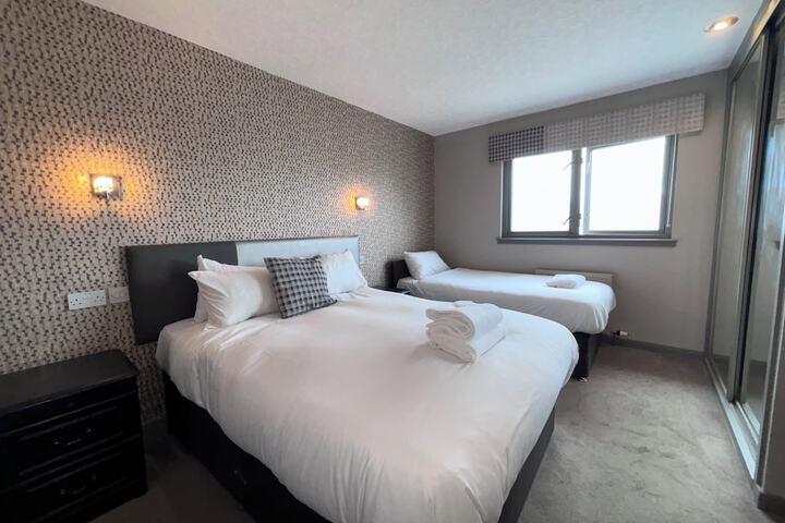 Room 43 of 106