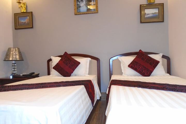 Room 11 of 25