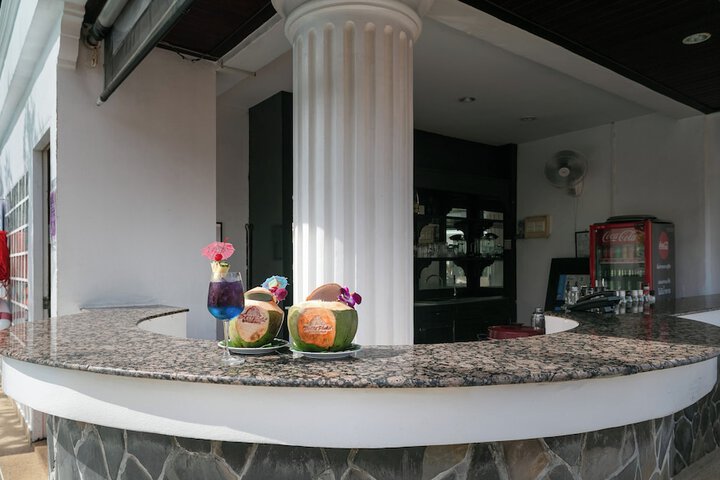 Lounge 63 of 86