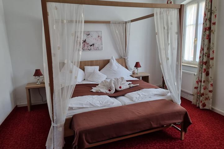 Room 35 of 108
