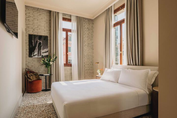 Room 43 of 67