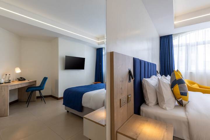 Room 16 of 38