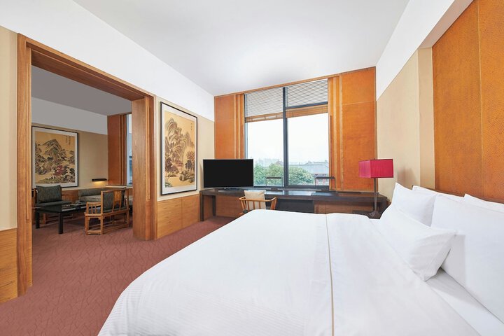 Room 13 of 65
