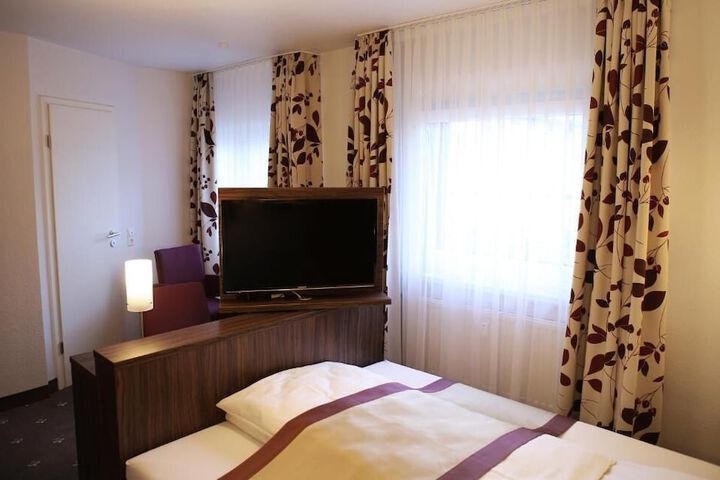 Room 16 of 65