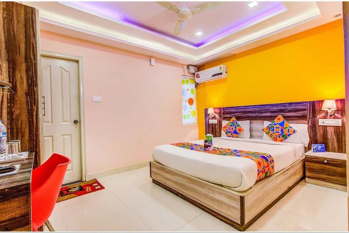 Room 4 of 16