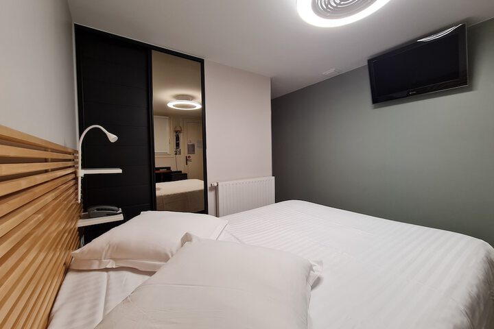 Room 2 of 18