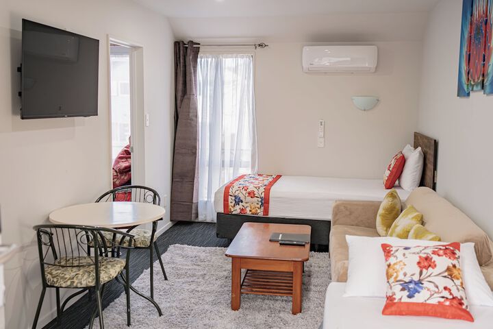 Room 9 of 33