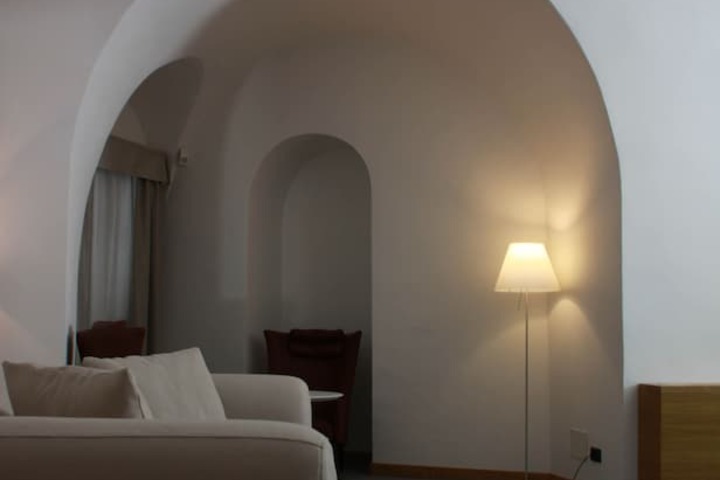 Room 17 of 35