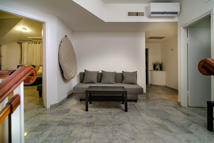 Room 15 of 53