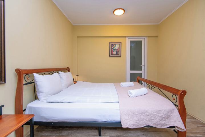 Room 7 of 18