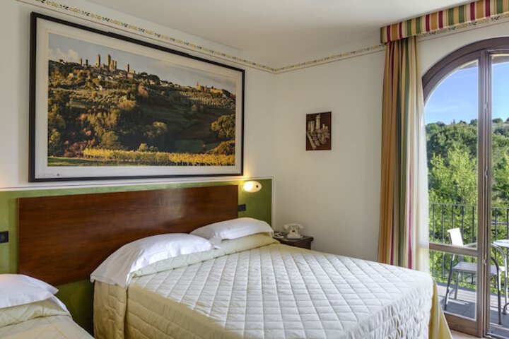 Room 4 of 75