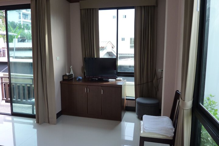 Room 8 of 34