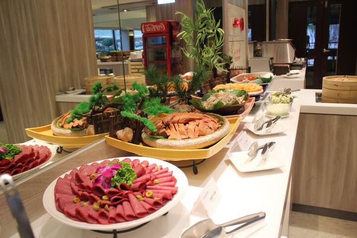 Dining 82 of 90