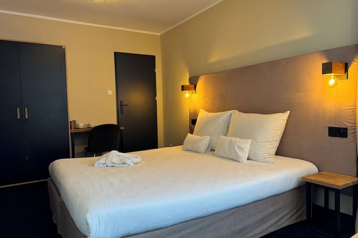 Room 10 of 37