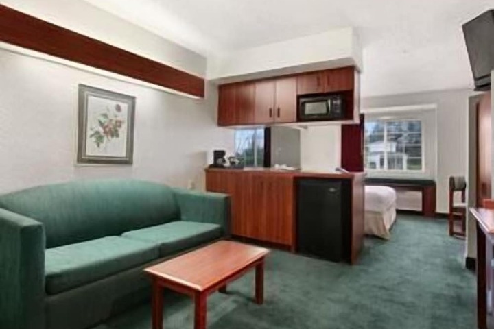 1 Queen Bed (11 of 20)