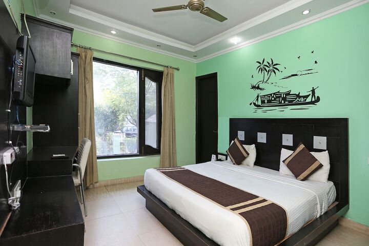 Room 8 of 22