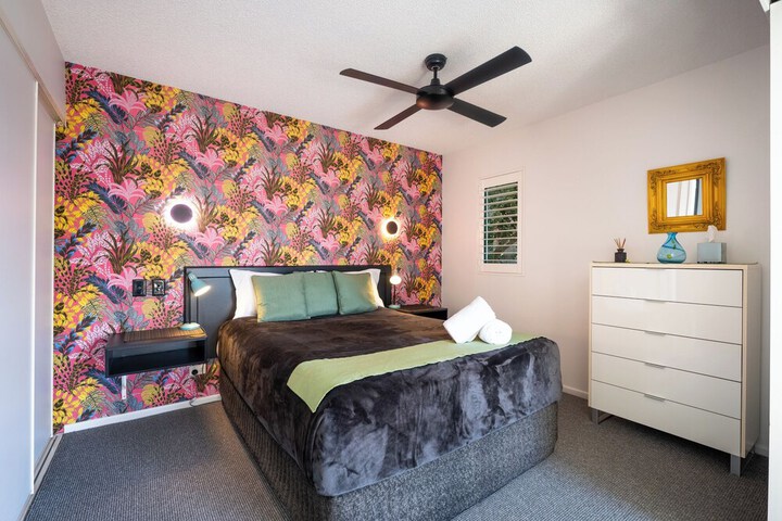 Room 4 of 86