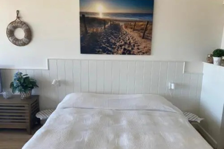 Room 2 of 9