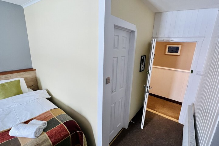 Room 102 of 133
