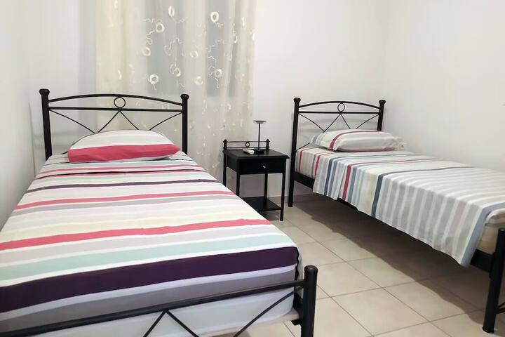 Room 4 of 25