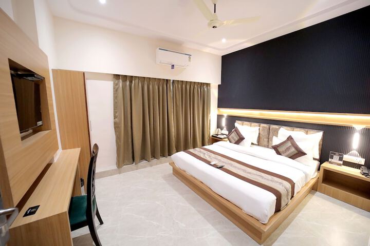 Room 4 of 30