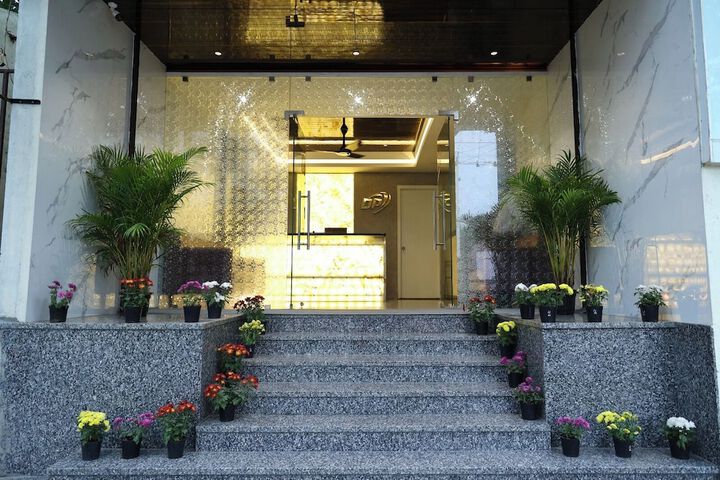 Hotel 11 of 13