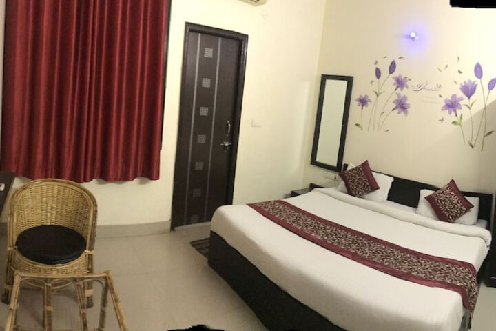 Room 9 of 21