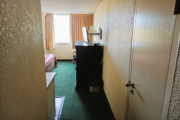 Room 21 of 144