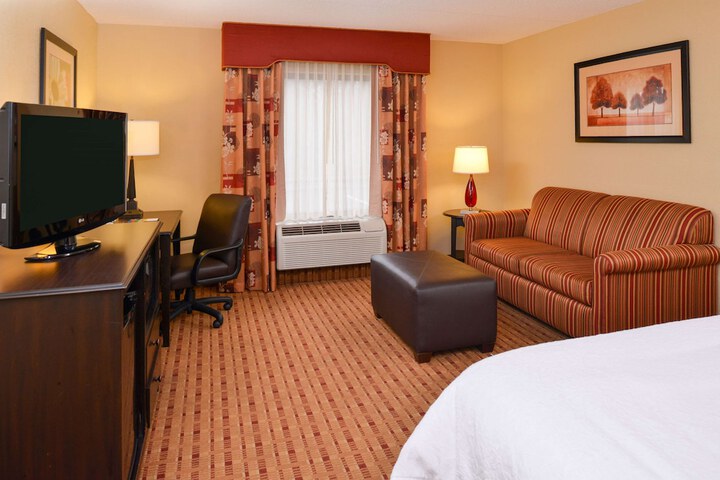 1 King Bed (3 of 12)