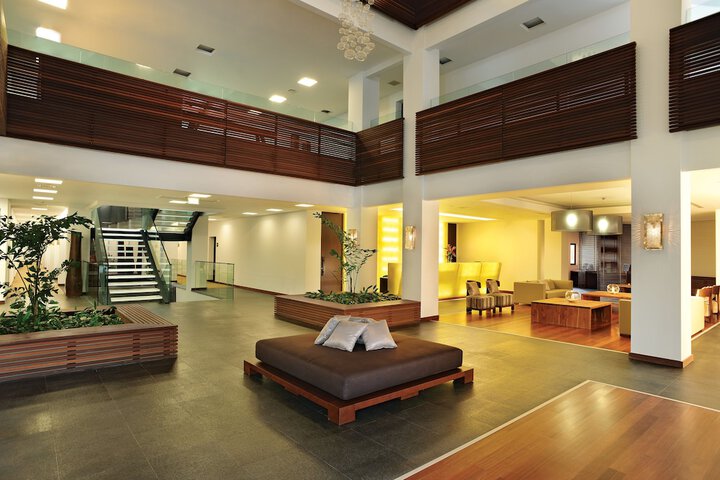 Entrance & Lobby