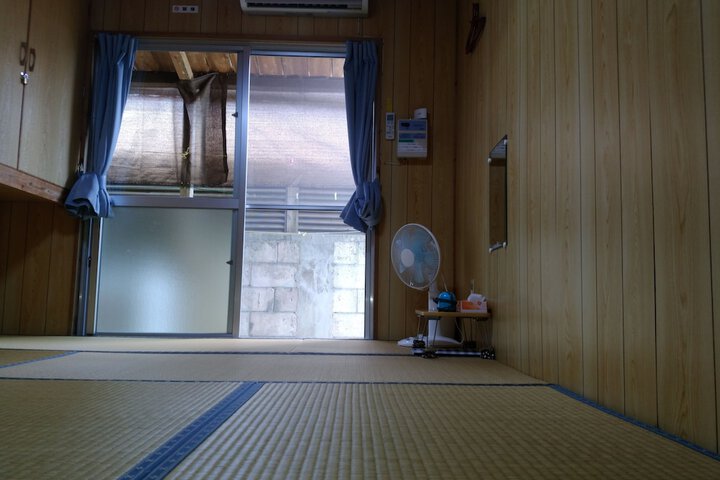 Room 5 of 18