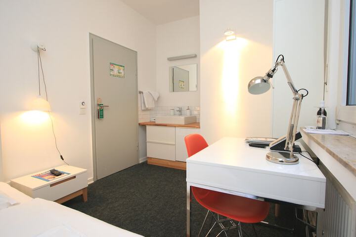 Room 41 of 76