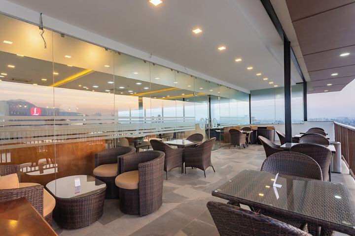 Lounge 104 of 126