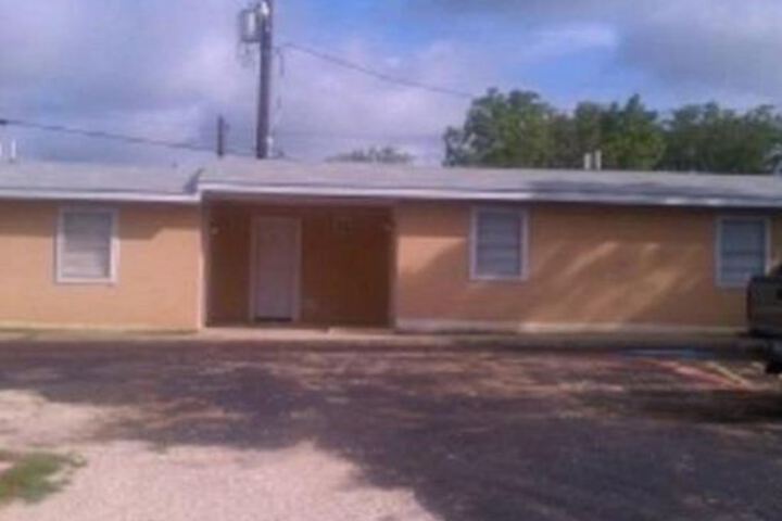 EAGLE FORD MOTEL