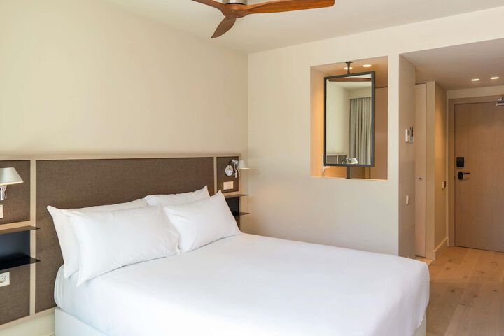Room 42 of 125