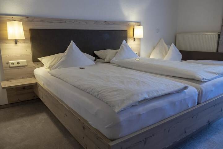 Room 5 of 38