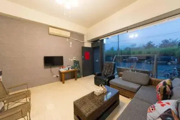 Room 2 of 9