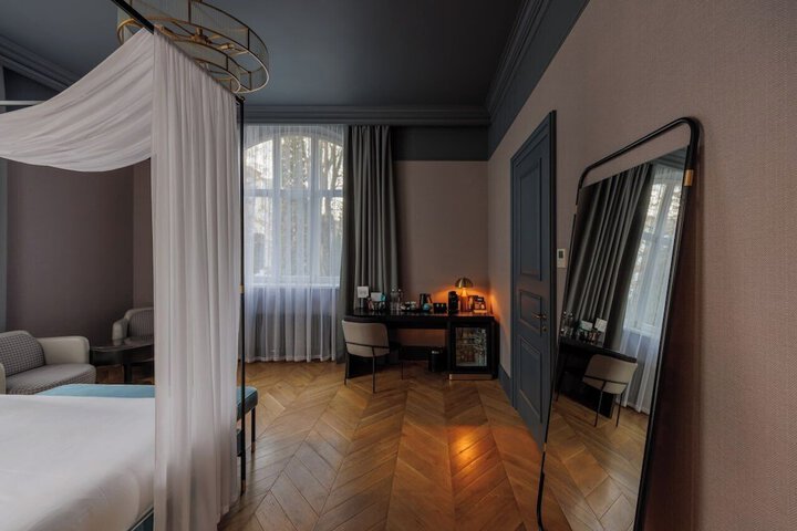 Room 15 of 73