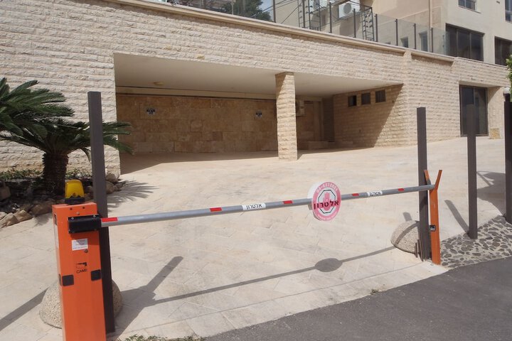 Property Grounds 76 of 78