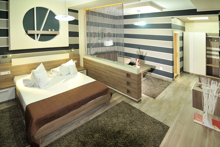 Room 12 of 44