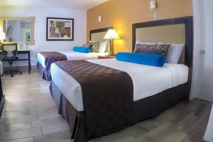 1 Queen Bed (5 of 8)