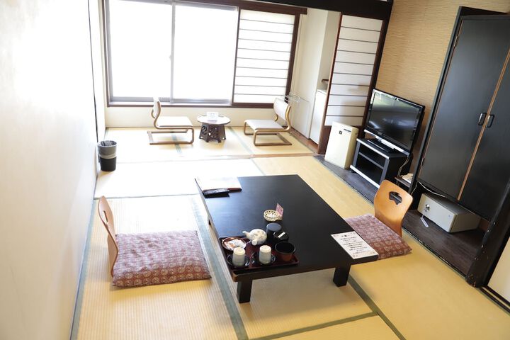 Room 9 of 40
