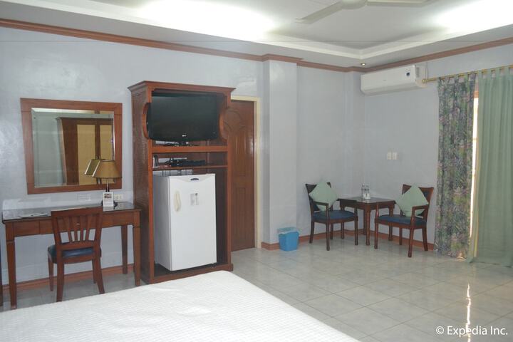 Room 21 of 102