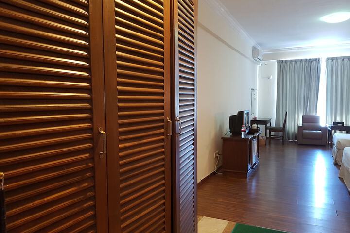 Room 11 of 40