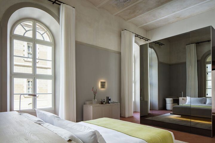 Room 9 of 68